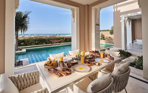 middle-east-holidays-abu-dhabi-rixos-premium-saadiyat-island-hotel-club-villa_balcony